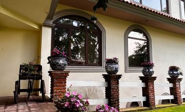 Exclusiva Finca en Venta con Elegante Diseño Mexicano y Caballerizas. Amueblada