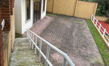 Exclusiva Finca en Venta con Elegante Diseño Mexicano y Caballerizas. Amueblada