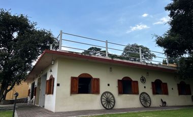 Exclusiva Finca en Venta con Elegante Diseño Mexicano y Caballerizas. Amueblada