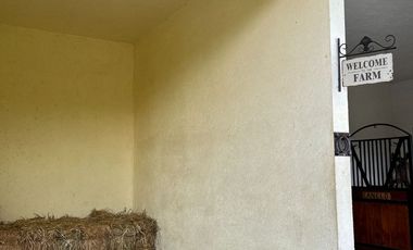 Exclusiva Finca en Venta con Elegante Diseño Mexicano y Caballerizas. Amueblada