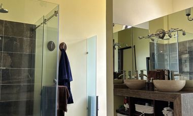 Exclusiva Finca en Venta con Elegante Diseño Mexicano y Caballerizas. Amueblada