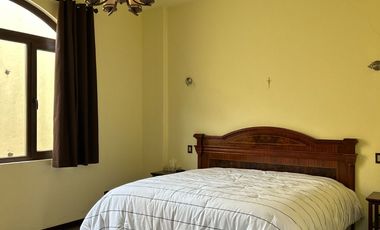 Exclusiva Finca en Venta con Elegante Diseño Mexicano y Caballerizas. Amueblada