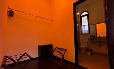 Exclusiva Finca en Venta con Elegante Diseño Mexicano y Caballerizas. Amueblada