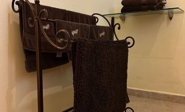 Exclusiva Finca en Venta con Elegante Diseño Mexicano y Caballerizas. Amueblada