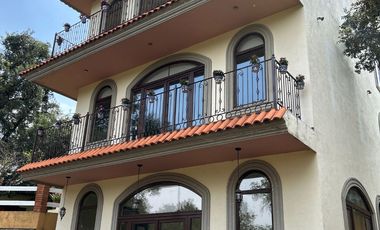 Exclusiva Finca en Venta con Elegante Diseño Mexicano y Caballerizas. Amueblada