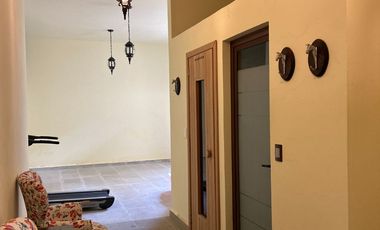 Exclusiva Finca en Venta con Elegante Diseño Mexicano y Caballerizas. Amueblada