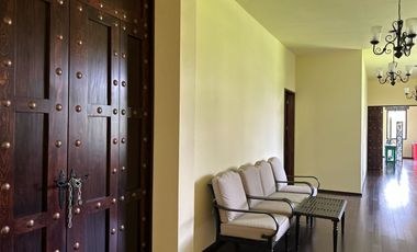 Exclusiva Finca en Venta con Elegante Diseño Mexicano y Caballerizas. Amueblada