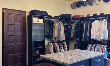 Exclusiva Finca en Venta con Elegante Diseño Mexicano y Caballerizas. Amueblada