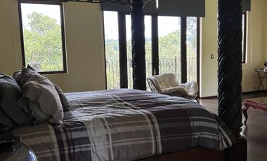 Exclusiva Finca en Venta con Elegante Diseño Mexicano y Caballerizas. Amueblada