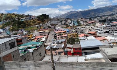 CASA EN VENTA  CON TERRENO SUR DE QUITO