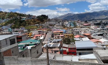 CASA EN VENTA  CON TERRENO SUR DE QUITO