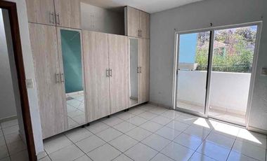 Casa en venta Col Los Pájaros zona sur ote de la ciudad