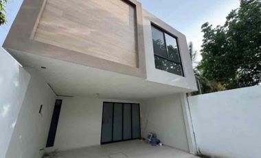 Casa en venta dentro de calle cerrada Col Terán zona sur pte de la ciudad