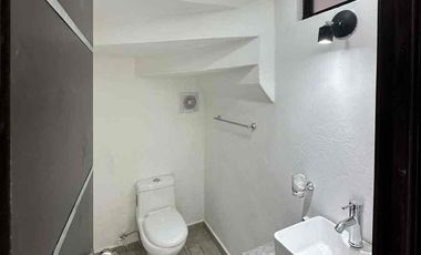 Casa en venta con recámara en planta baja Col Azteca zona sur ote