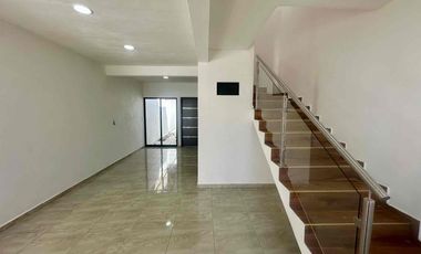 Casa en venta con recámara en planta baja Col Azteca zona sur ote