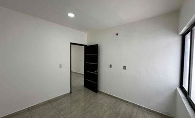 Casa en venta con recámara en planta baja Col Azteca zona sur ote