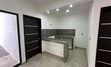 Casa en venta con recámara en planta baja Col Azteca zona sur ote