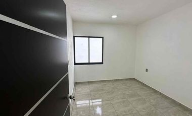 Casa en venta con recámara en planta baja Col Azteca zona sur ote