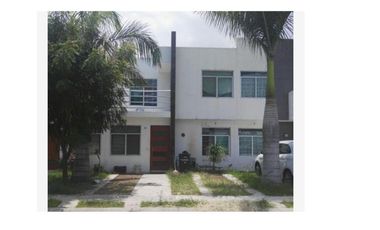 Sk16 - Casa En Remate Bancario En Av. Concepción, Santa Rosa, Villas De San Martin, Tlajomulco, Jalisco (no Créditos Infonavit E Hipotecarios)