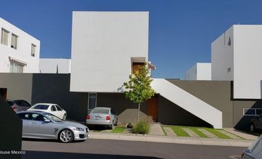 Rento duplex 1 piso en el mirador 2 recamaras 3 baños 2 cocheras