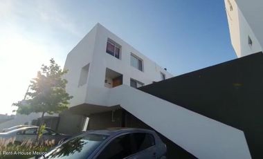 Rento duplex 1 piso en el mirador 2 recamaras 3 baños 2 cocheras