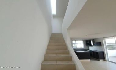 Rento duplex 1 piso en el mirador 2 recamaras 3 baños 2 cocheras