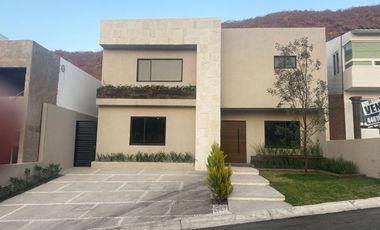 Venta casa Cumbres del Cimatario, Queretaro, 4ª/recamara en Planta baja.