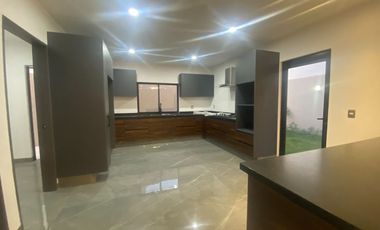 Venta casa Cumbres del Cimatario, Queretaro, 4ª/recamara en Planta baja.