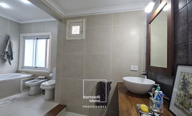 VENTA | Casa 4 Dormitorios | B° Cerrado Green Village – Juan José Paso 8745, Fisherton