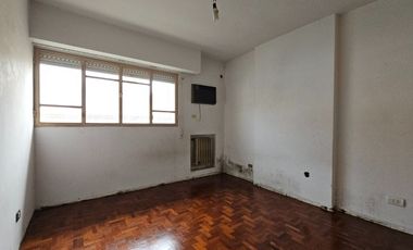 VENTA | 3 DORMITORIOS + DEPENDENCIAS DE SERVICIO | Sarmiento 958,