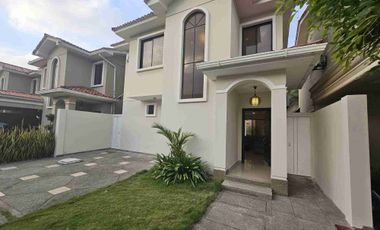 DE VENTA CASA AMOBLADA EN  KM 2.5 VÍA SAMBORONDÓN