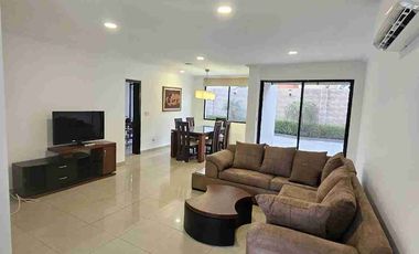 DE VENTA CASA AMOBLADA EN  KM 2.5 VÍA SAMBORONDÓN