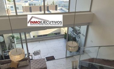 Venta Moderno Dúplex,Cumbayá. Con espectacular vista
