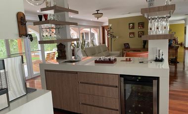 VENTA - RENTA / ALQUILER CASA EN LA URBANIZACION LOS CEDROS (SECTOR CEIBOS).  Venta $ 550.000 Arriendo $4.000 incluido alícuota