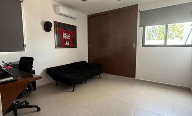 Casa en Venta con Recámara en Planta Baja Amueblada en Privada Botánico, Conkal