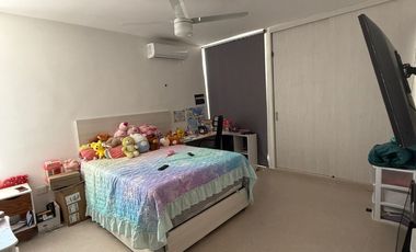 Casa en Venta con Recámara en Planta Baja Amueblada en Privada Botánico, Conkal
