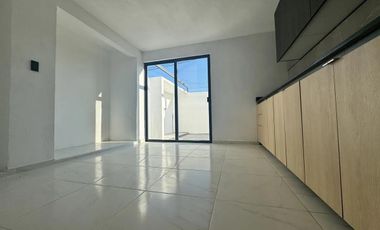 Casa Remodelada en Venta en esquina en Fco de Montejo Frente a Colegio