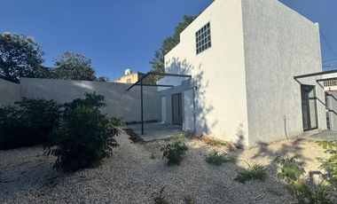 Casa Remodelada en Venta en esquina en Fco de Montejo Frente a Colegio