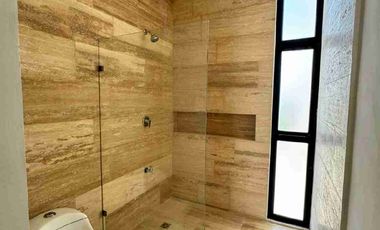 Casa en Venta con Habitación en Planta Baja en Privada en Temozón Norte