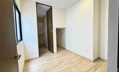 Casa en Venta con Habitación en Planta Baja en Privada en Temozón Norte