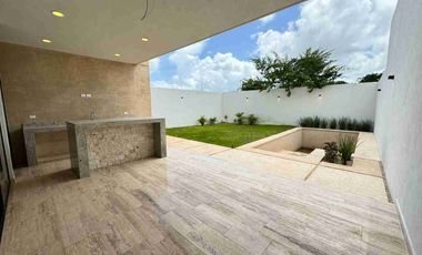 Casa en Venta con Habitación en Planta Baja en Privada en Temozón Norte