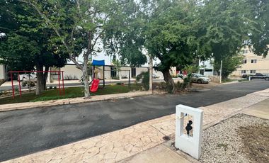 Casa en venta con alberca en privada Amelia 18