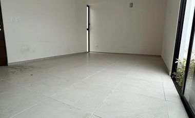 Casa en venta con alberca en privada Amelia 18