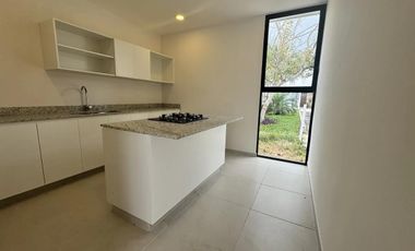 Casa en venta con alberca en privada Amelia 18