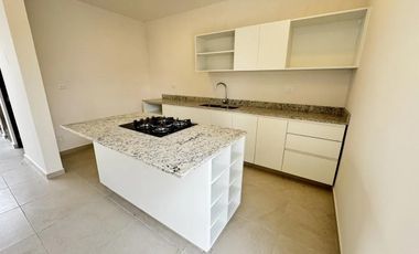 Casa en venta con alberca en privada Amelia 18