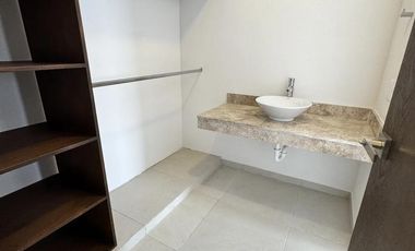 Casa en venta con alberca en privada Amelia 18