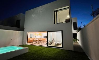 Casa en venta de 3 Recámaras en privada Oasis, Cholul