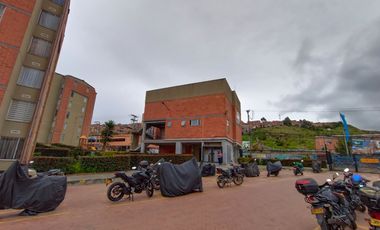 Casa de 4 niveles con posibilidad de ampliación – conjunto cerrado en terreros Soacha