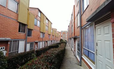 Casa de 4 niveles con posibilidad de ampliación – conjunto cerrado en terreros Soacha