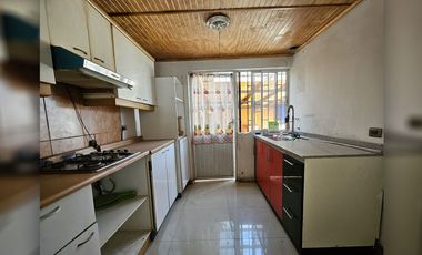 Se arrienda hermosa y amplia casa de 4D, comuna La Calera.